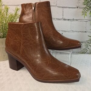 YELLOW BOX VELTA ANKLE BOOT COGNAC TWO TONE LEATHER TOOLED LOOK WOMENS 9.5 NWOT